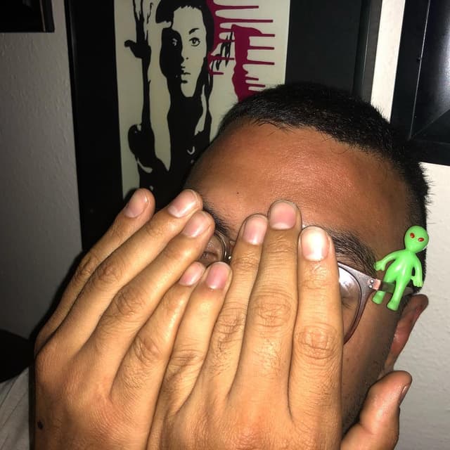 Don’t look at me!