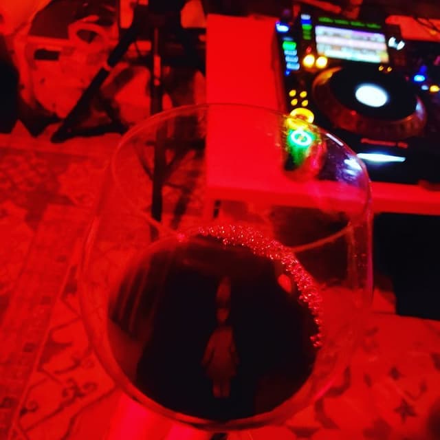 Wine aliens
