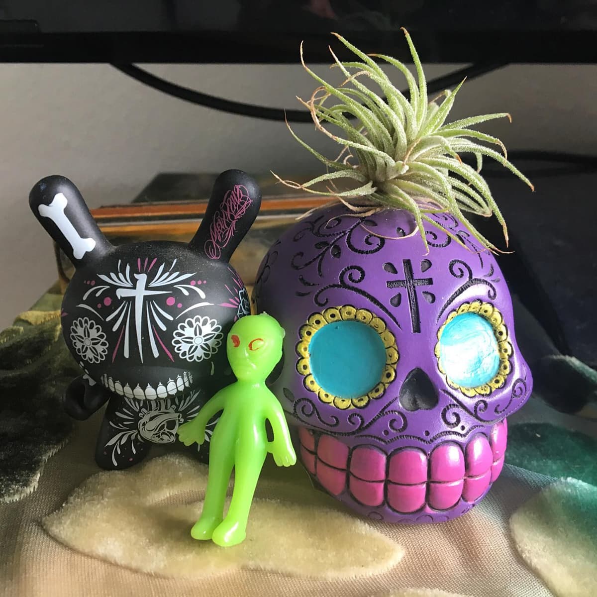 Alien & friends - Image 1