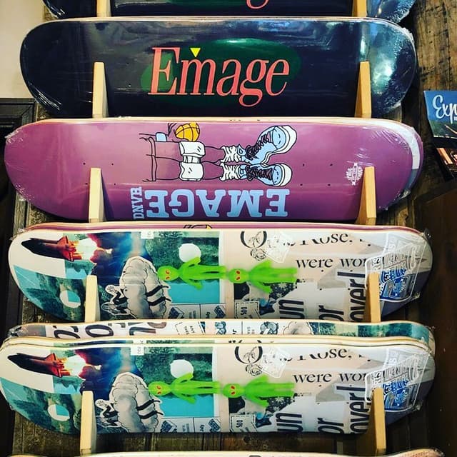 Skate shop aliens