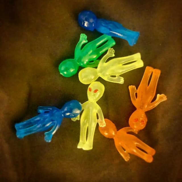 Aliens 2.0 are coming 👽👾🎶 💙💚💛🧡