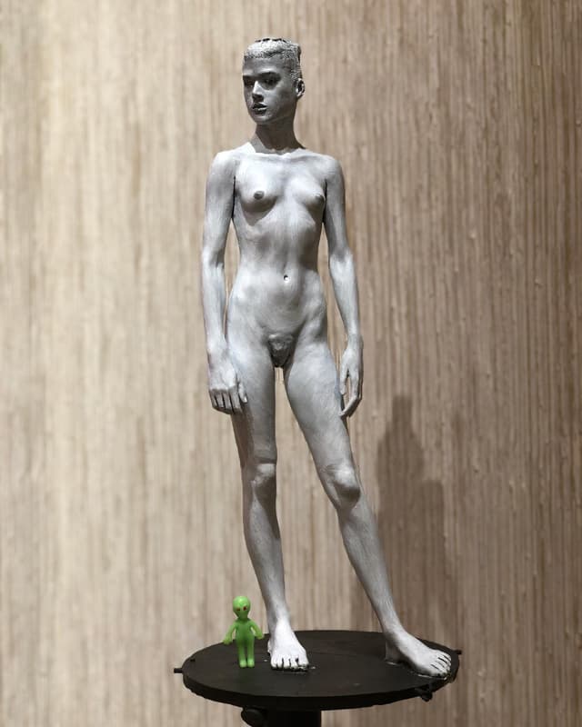 Alien art sculpture modeling session