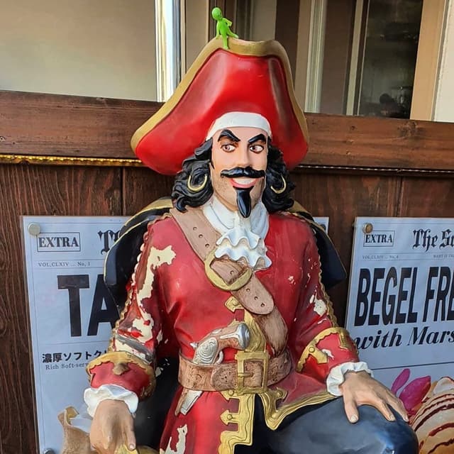 Pirate alien