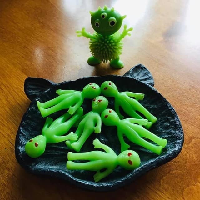 Alien greetings