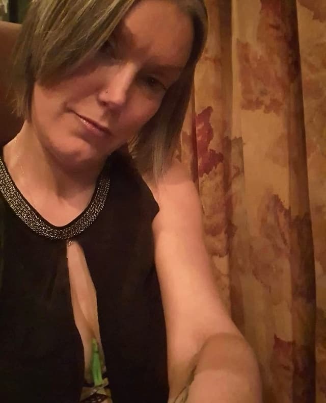 Gin connoisseur alien (2 of 2)