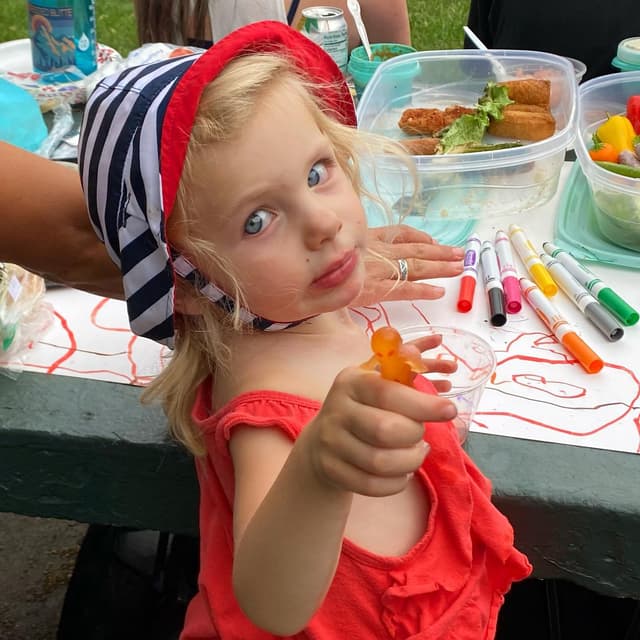 Park picnic alien