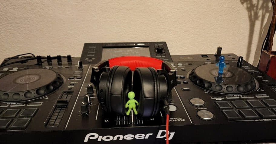 DJ aliens - Image 1