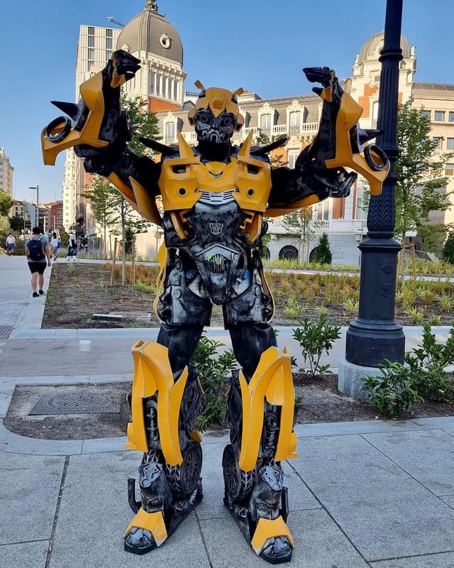 Bumblebee alien