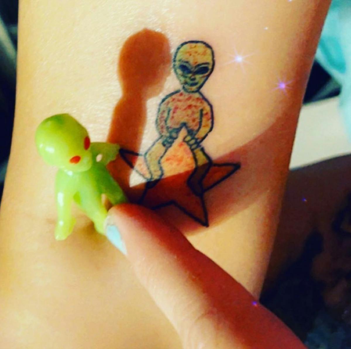 Alien & alien tattoo 👽