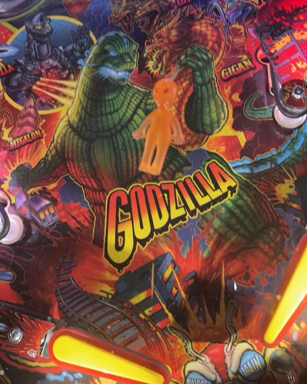 Godzilla pinball alien 👽🧡