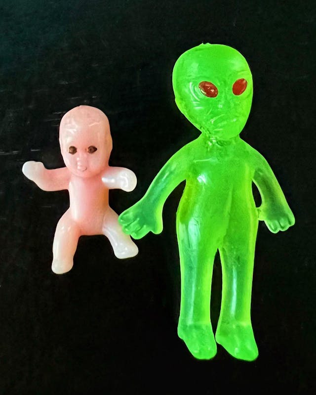 Alien abduction / adoption 👶🏼💚👽🛸